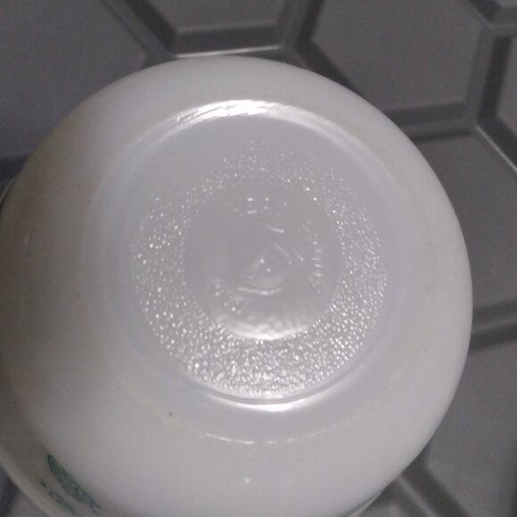 Federal Glass American Homestead (Amish) Pattern Set of 2 Nesting Mixing Bowls - Picture 4 of 5